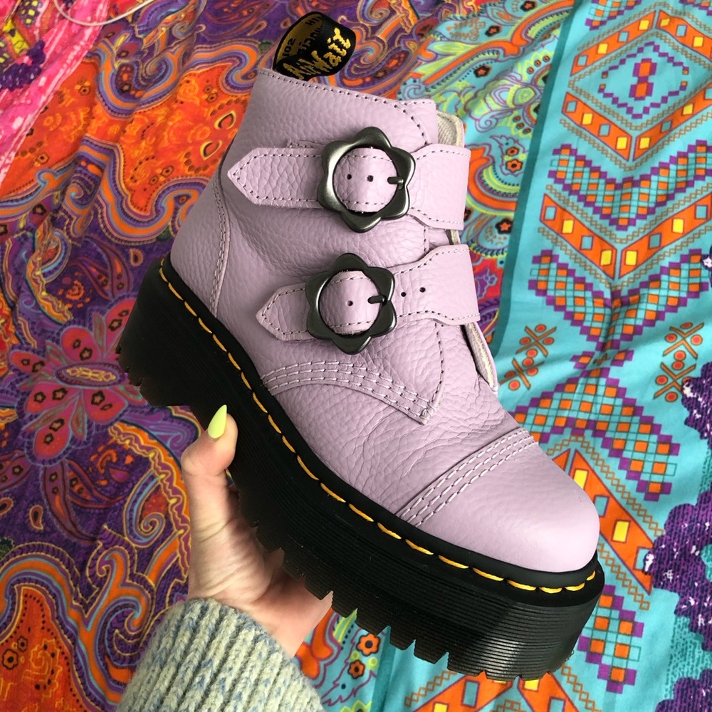 Dr. Martens - lilac Devon boots w flower buckle - Picture 2 of 9